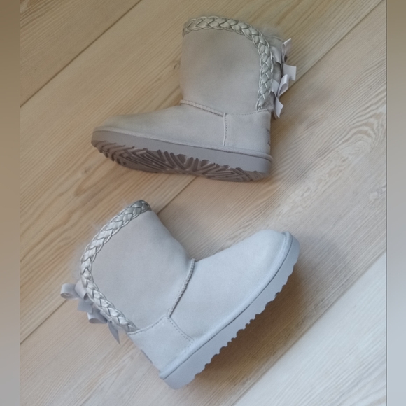 NWOB Ugg Classic Short II Braided Boot - Picture 3 of 7